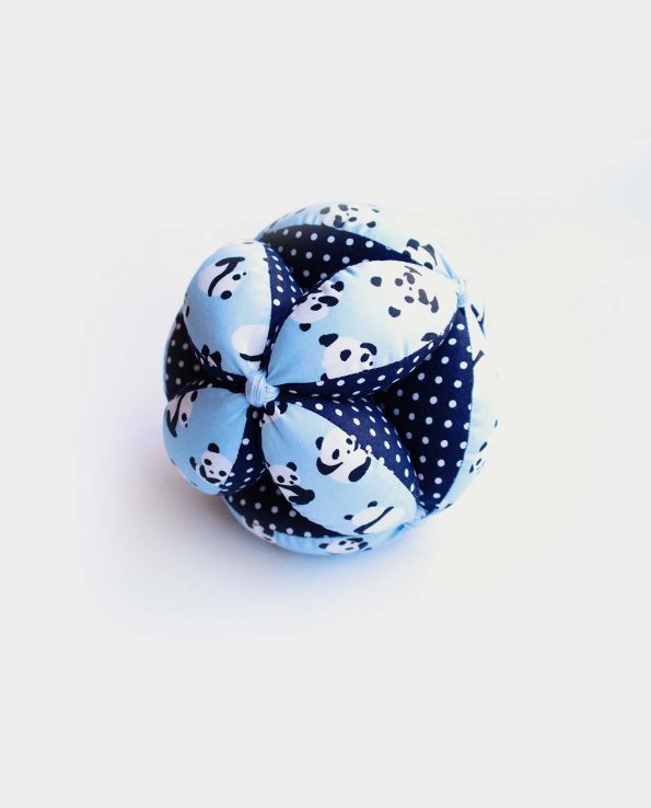 pelota montessori de tela hecha a mano