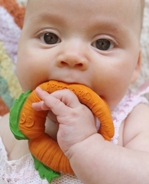 Mordedor natural para bebés oli and carol zanahoria