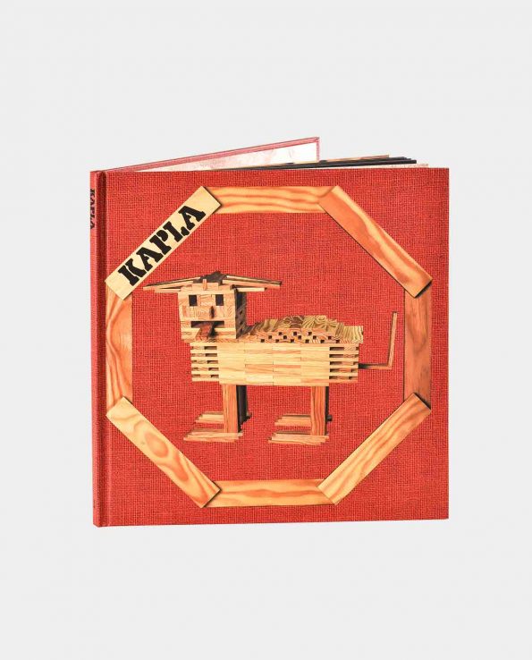 Este libro de Arte permite descubrir las posibilidades que ofrece este extraordinario juego de tablillas de pino. Una edición de gran calidad con magníficas fotografías de diseño técnico hecho a mano.
