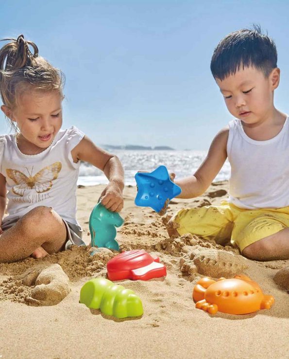 Set de moldes marinos para la playa jugar en la arena de Hape