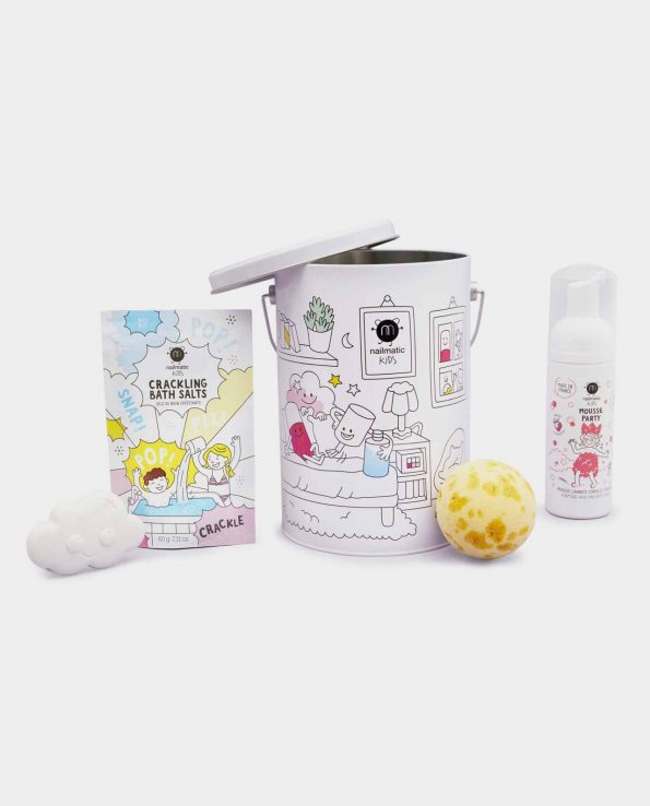 La caja de de baño Bath Set contiene 4 productos de baño de tamaño completo. Con fórmulas respetuosas suaves que cuidan la piel sensible de los niños.