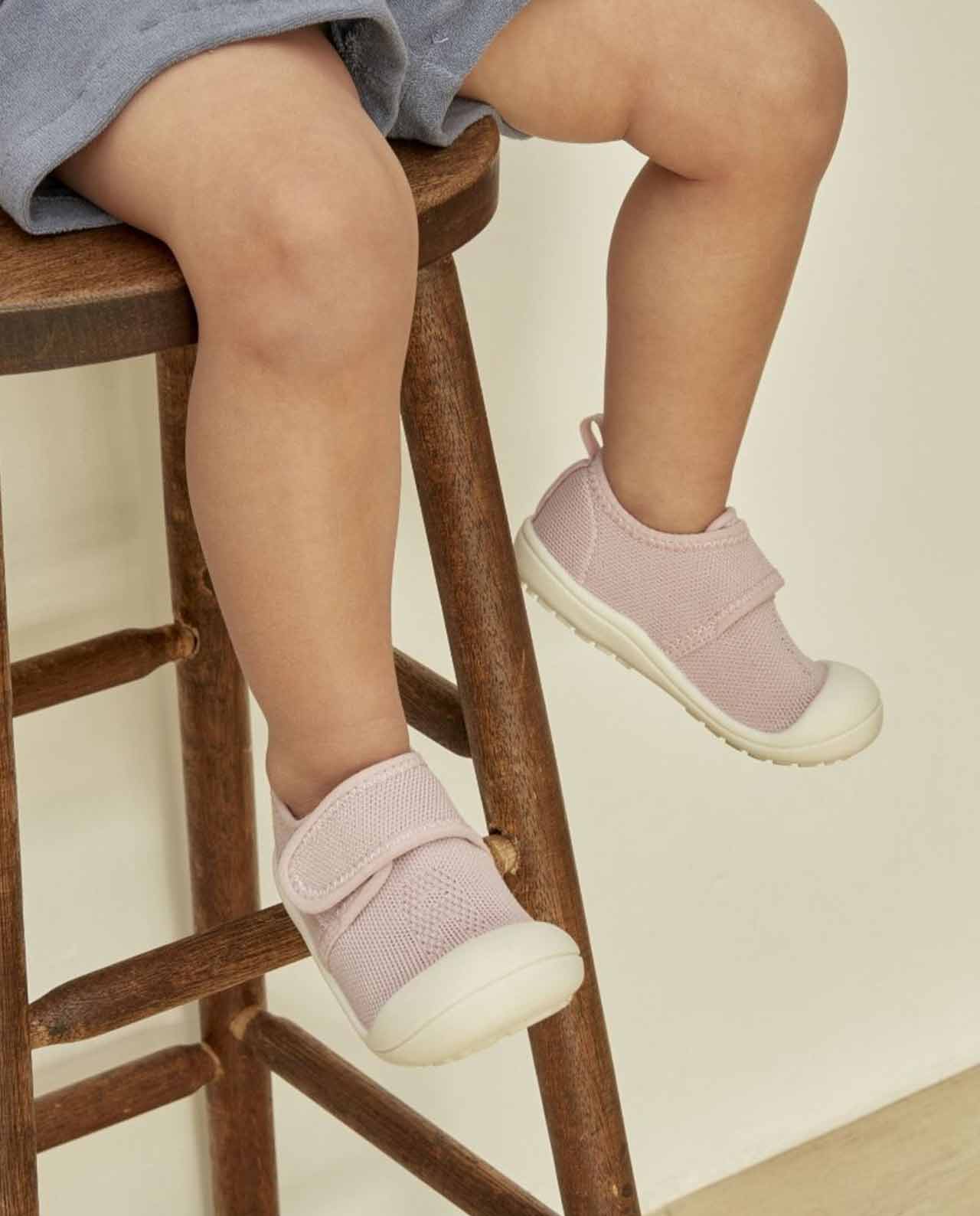 Attipas - Zapato aprendizaje bebé Pom Pom Rosa – Tienda Grumetes Moda  Infantil
